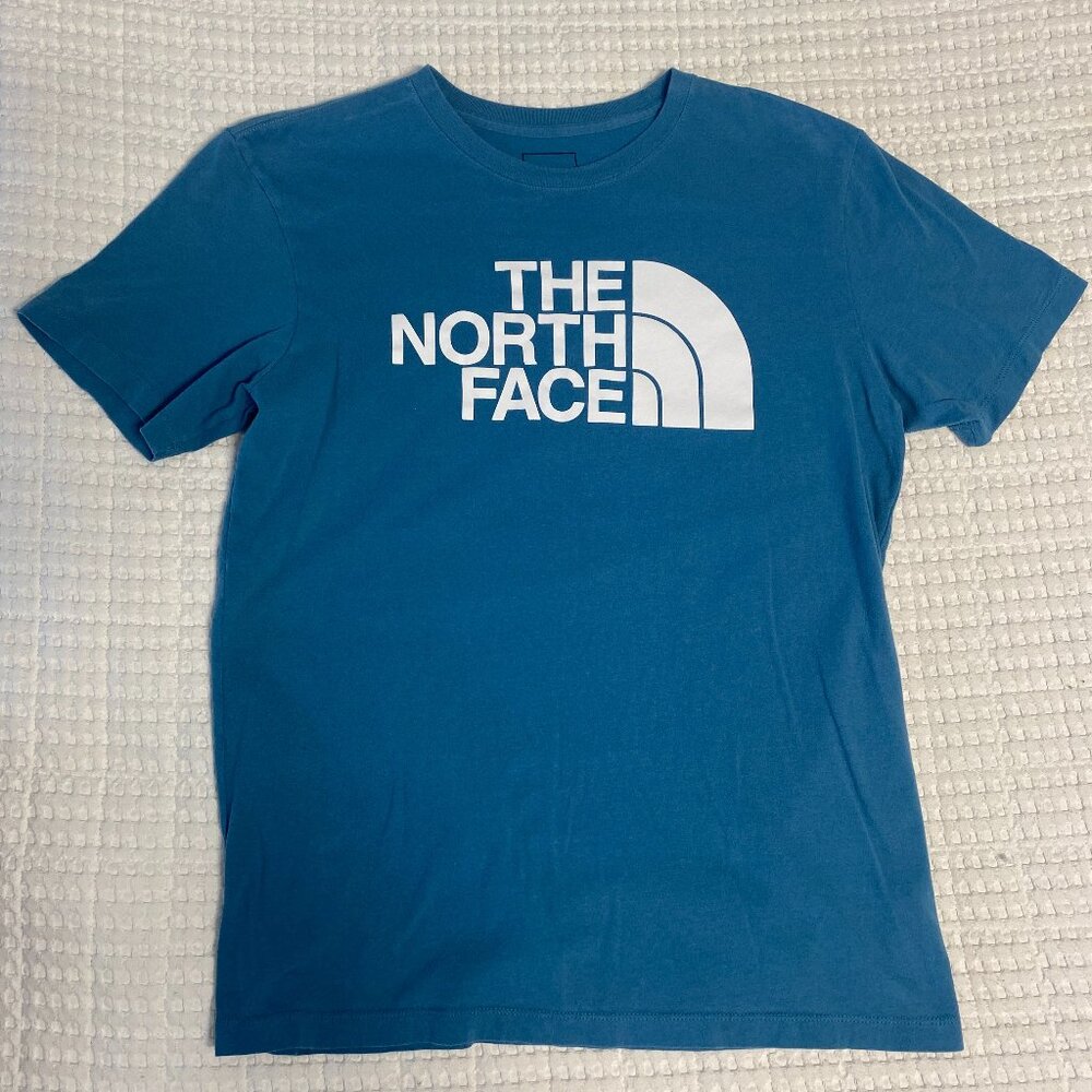 North Face T-Shirt (Medium)